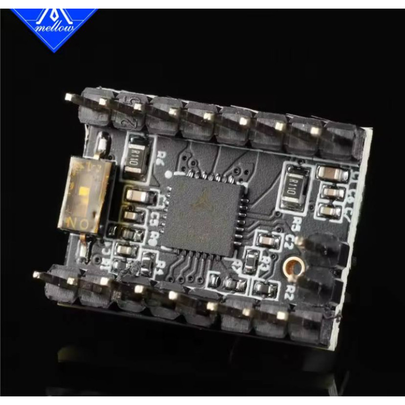 Драйвер крокового двигуна Mellow Fly TMC2209 StepStick UART 2.8A: тиша та ефективність Драйвер крокового двигуна Mellow Fly TMC2209 StepStick UART 2.8A. На зображенні зображений електронний компонент для керування кроковими двигунами безшумно та ефективно.