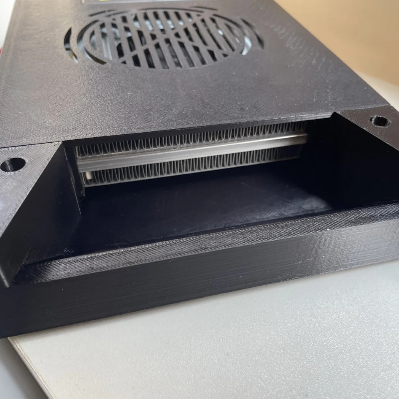 Інноваційний нагрівач камери Chamber Heater для Bambu Lab P1S/X1C/P1P/X1: збереження тепла і комфорту Нагрівач камери для Bambu Lab P1S/X1C/P1P/X1 – Chamber Heater з обвітрювачем для точного розподілу тепла по всій камері.